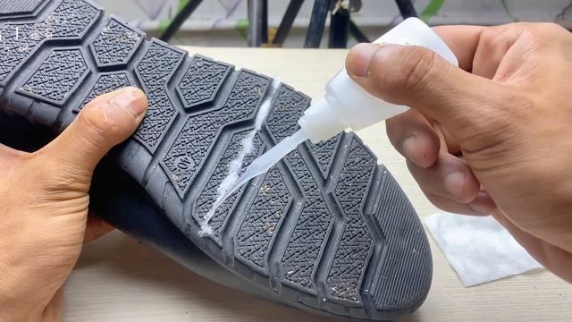 Ingenious method of repairing broken shoes смотреть онлайн