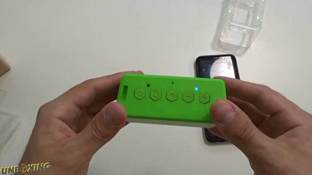 Creative MUVO 1C Compact Powerful Splashproof Bluetooth Speaker Unboxing смотреть онлайн