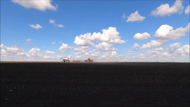 Трактор RSM 2400 в поле Ак Бидай Агро смотреть онлайн