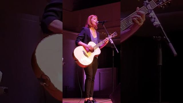 Suzanne Vega - Luka - Live (2018) смотреть онлайн