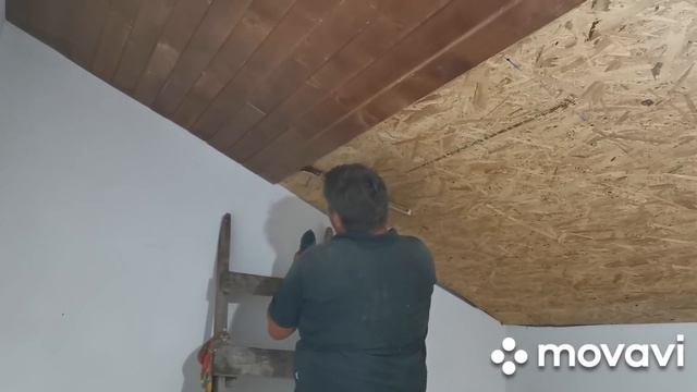 Cum se montează lambriul pe tavan la mansardă. смотреть онлайн