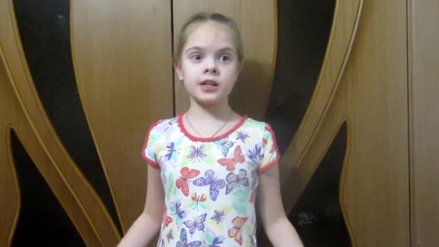 Страна читающая - Александра Шабанова читает произведение "Послушайте!" В.В. Маяковского смотреть онлайн