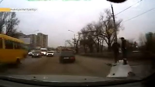 Бетонная плита весом в 2 тонны стала причиной ЧП16+ смотреть онлайн
