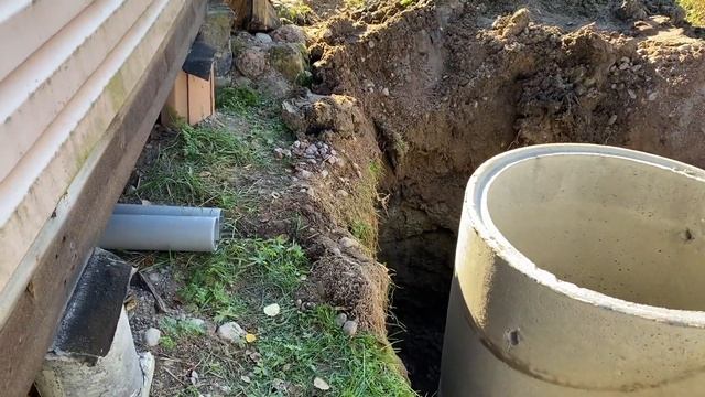 Как экскаватор копает септик и не только