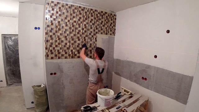 УКЛАДКА МОЗАИКИ НА КУХНЕ • ПЛИТКА смотреть онлайн