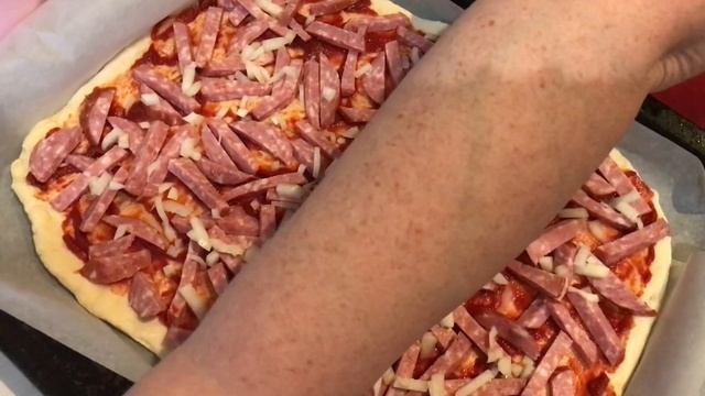 Как мы готовим пиццу//#кулинариярецепты#кулинария#пицца#готовимдома. смотреть онлайн