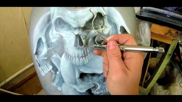 Аэрография на байке. черепа с узором.avi смотреть онлайн