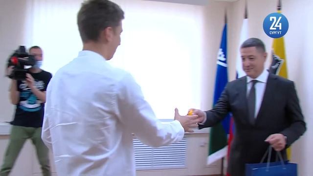 Вручение детям - сиротам ключей от новых квартир смотреть онлайн
