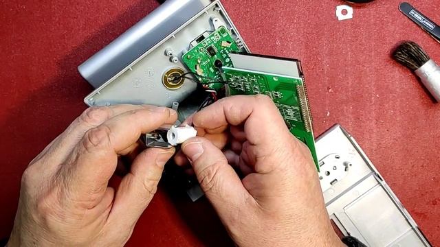 Ремонт тонометра Microlife BP A100. Нет сброса воздуха. смотреть онлайн