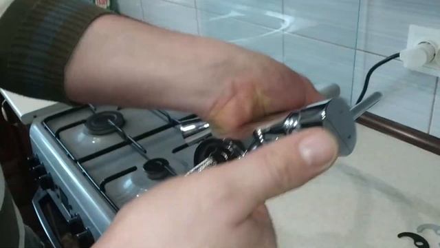 КАК ЗАМЕНИТЬ СМЕСИТЕЛЬ СВОИМИ РУКАМИ. Замена и установка кухонного смесителя. смотреть онлайн