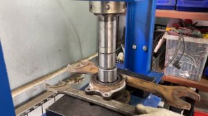 Выпрессовка ступичного подшипника Audi Q5 2013 г.в.