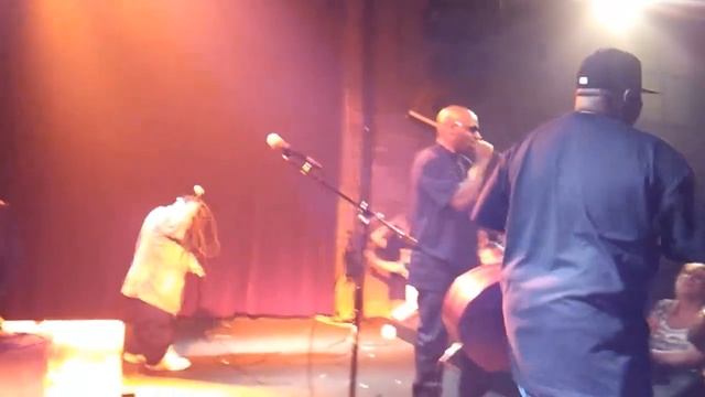 Wiilie D, Bushwick Bill, & Scarface plays guitar! смотреть онлайн