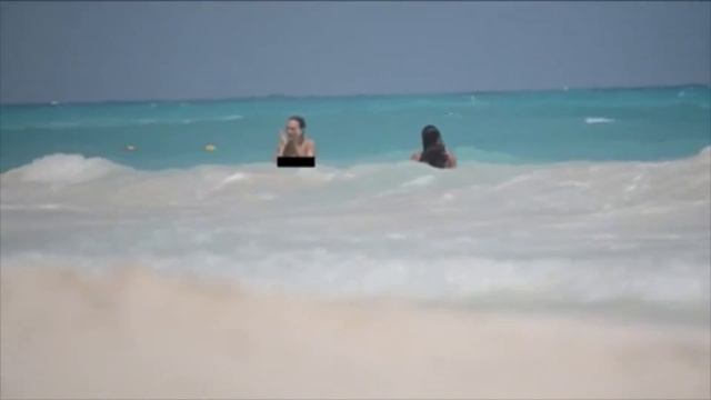Cara Delevigne and Michelle Rodriguez TOPLESS ON BEACH смотреть онлайн