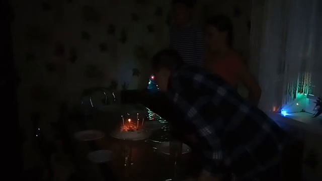 День рождения. Задувание свечей смотреть онлайн