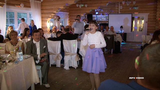 Очень классная песня ~ юная артистка ~ выступление на свадьбе! смотреть онлайн