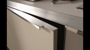 Интегрированные ручки в фасадах кухни. Варианты дизайна кухни с интегрированными и врезными ручками