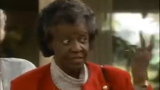 The Golden Girls: Dorothy's Son engaged to older woman. смотреть онлайн
