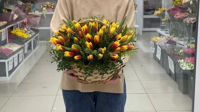 51 красно-желтый тюльпан в корзине смотреть онлайн