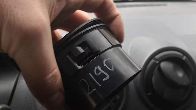 Замена дефлектора воздуховода салонного Renault Logan I