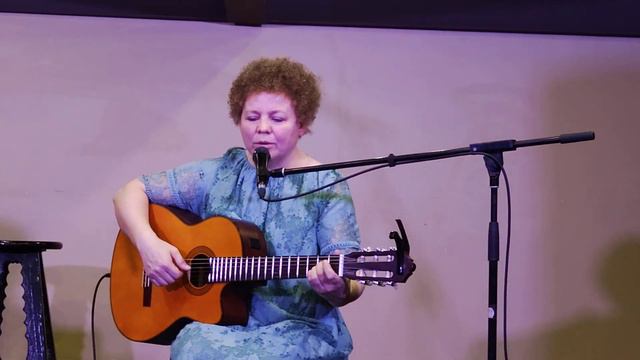 Людмила Катерисова - "Абрикосовый лес" ст. и муз. Татьяна Дрыгина смотреть онлайн