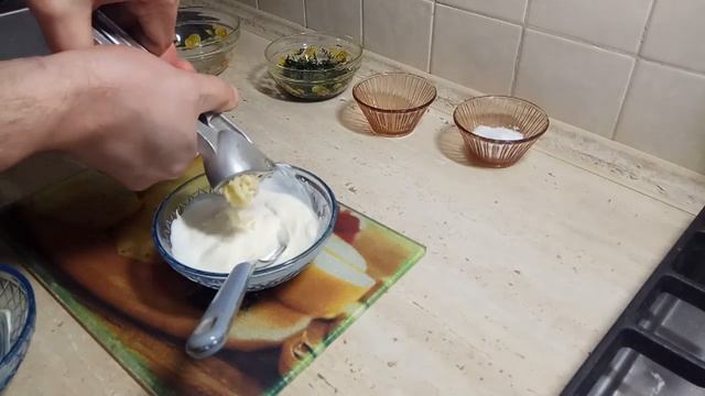 Соус майонез со сметаной, чесноком и зеленью! Чесночный соус! Профилактика от короновируса! смотреть онлайн