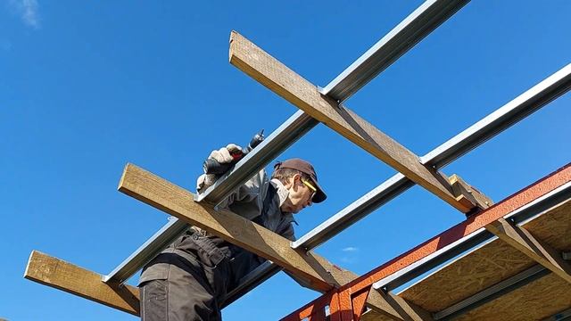 Дачный домик своими руками. Сезон 2, день второй. Dārza Mājiņas Celtniecība Ar Savām Rokām.