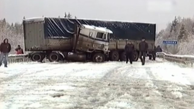 Фуру сложило пополам смотреть онлайн