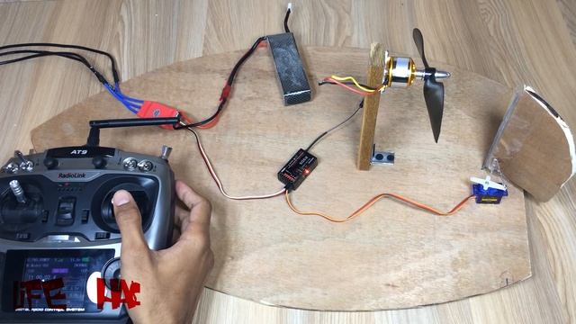How to Make a RC Electric Boat | Homemade Hovercraft смотреть онлайн