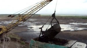 Механический экскаватор - драглайн ЭО-5111 - легенда советских строек и карьеров чистит отстойник