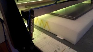 Резка поролона горячей струной.