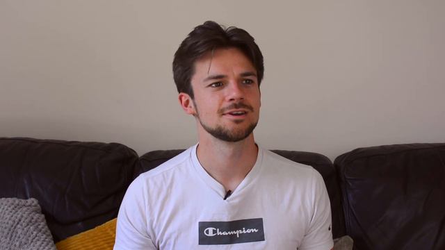 Personal Trainer Reacts to: EXERCISE MEMES #2 смотреть онлайн