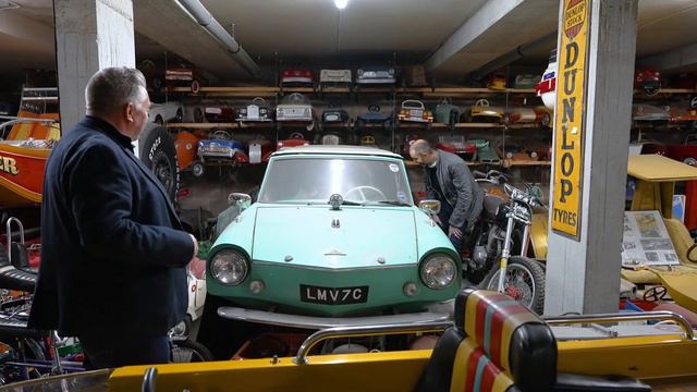 The Private London Car collection full of the rarest Custom and Bubble cars смотреть онлайн