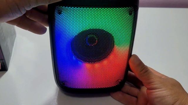 Caixa De Som Portátil Kts Model 1576 WIRELESS SPEAKER  Bluetooth FM E USB