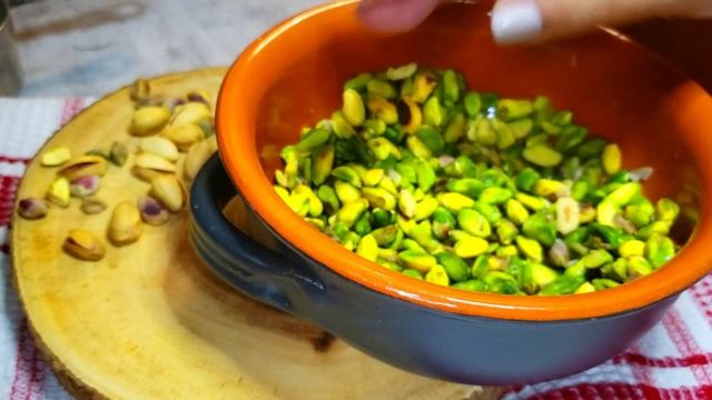 The Secret Behind Green Pistachios in Recipes - How to Make Your Pistachios Very Green смотреть онлайн