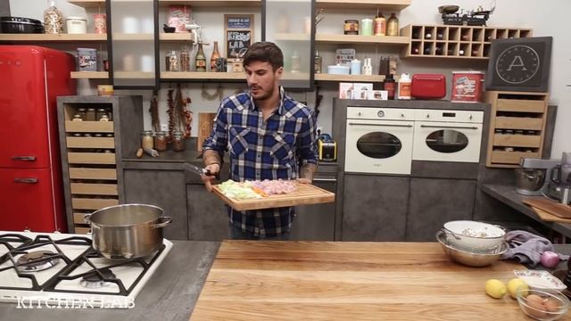 Κοτόσουπα | Άκης Πετρετζίκης