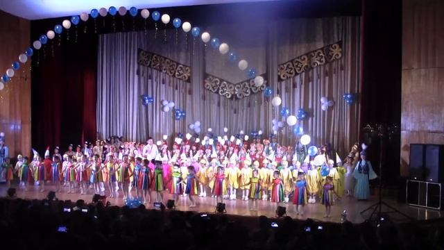 Финальный общий танец (Ойша с 0.36 мин)