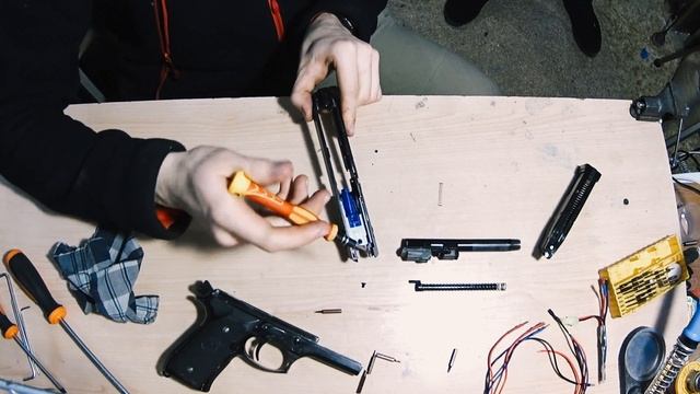 Своими руками. Техобслуживание пистолета Beretta M9 KJW смотреть онлайн