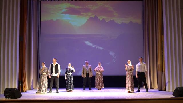 Народный ансамбль русской песни "Баловень" - Вот кто-то с горочки спускается смотреть онлайн