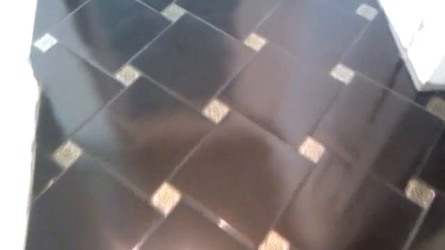 Прихожая-пол плитка по диагонали с декором. смотреть онлайн