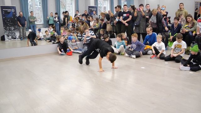 малый финал 7-9 лет Тимур vs Fireball - "СЛОЕНЫЙ ПИРОГ" break dance battle смотреть онлайн