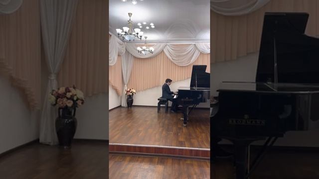 Давид Татоян (Эдвард Григ - Норвежский танец) смотреть онлайн