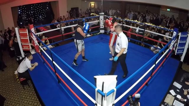 Ultra White Collar Boxing | Blackburn | Tanya Hickson VS Kelly Roberts смотреть онлайн