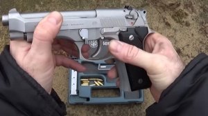 15.Пистолет Беретта 92 ФС.