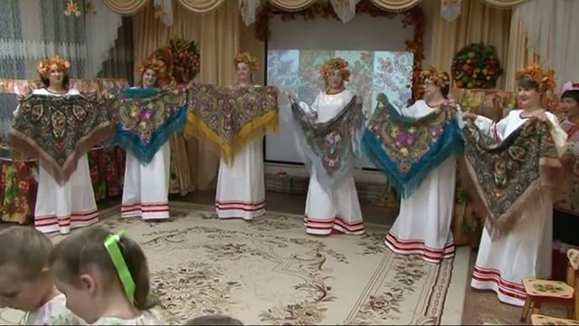 "Покров встречаем - всю неделю гуляем ..." смотреть онлайн
