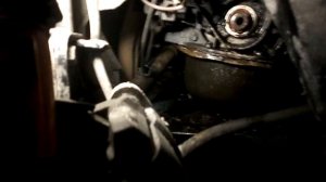 ВЫДАВЛИВАЕТ САЛЬНИК КОЛЕНВАЛА.