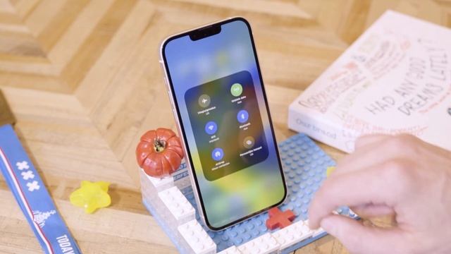 Apple iPhone 14 Plus review | Grote smartphone, kleine upgrade | SmartphoneMan смотреть онлайн