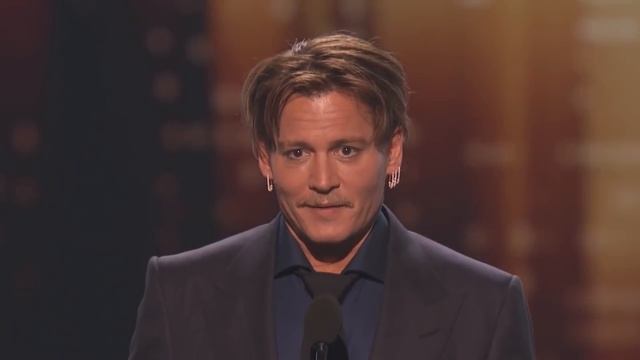 Какой выросла дочь Джонни Деппа и Ванессы Паради, как выглядит и чем занимается Лили-Роуз