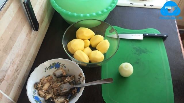 Быстрый рыбный пирог из консервов. Рецепт с САЙРОЙ! смотреть онлайн