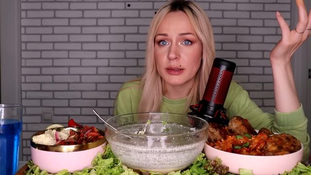 MUKBANG | Окрошка, капуста, ленивые голубцы, салаты | Okroshka, lazy cabbage rolls, salads не ASMR смотреть онлайн