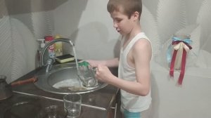 Кирюшка помогает мыть посуду?.. что в моих шкафчиках?! показываю?